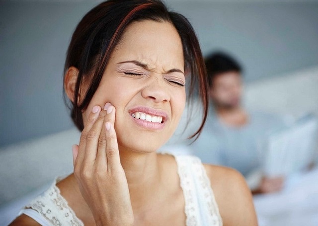 Những người có vấn đề về răng miệng không nên ăn quá nhiều lựu