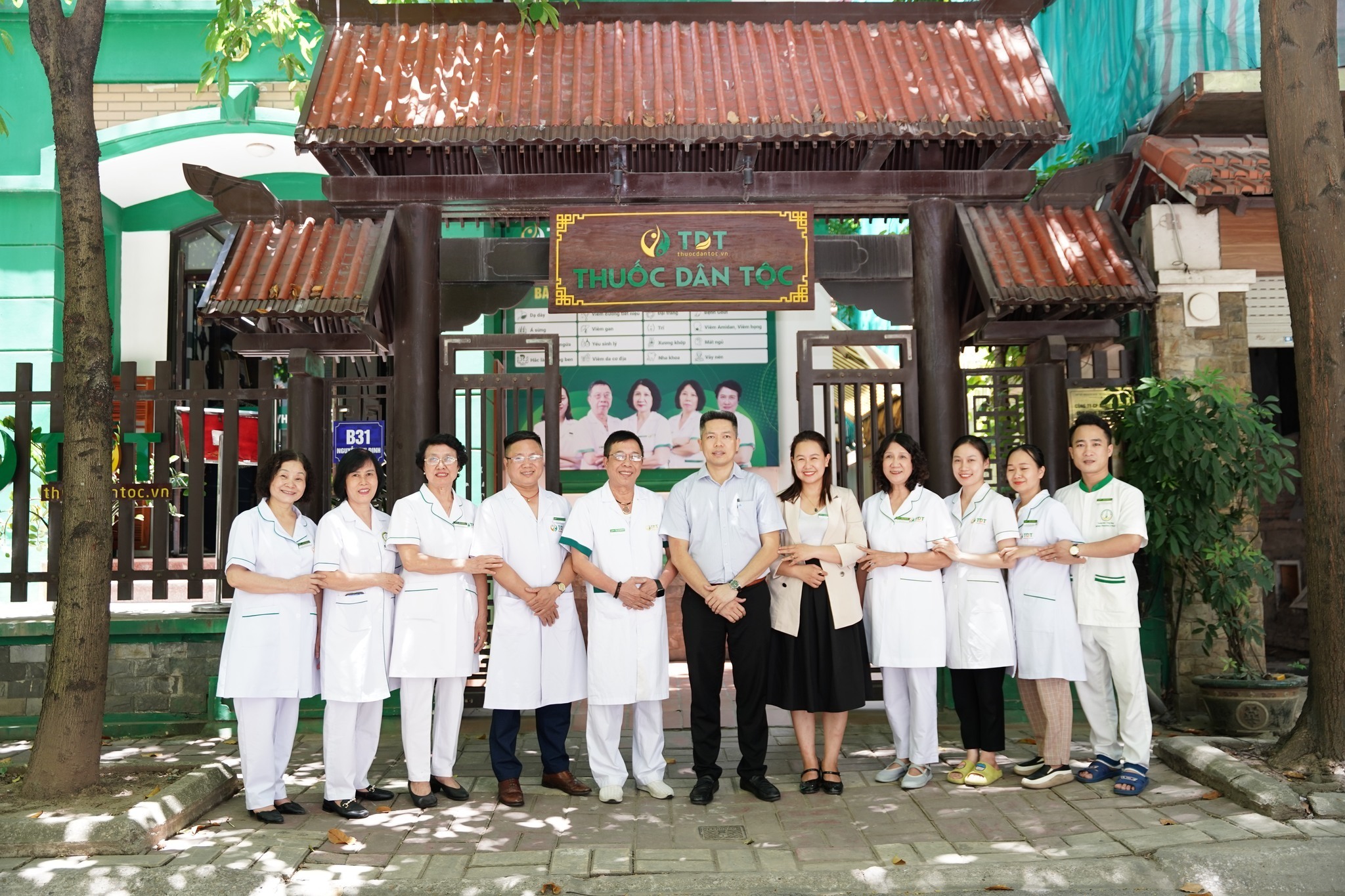 Trung tâm Thuốc Dân Tộc với hơn 12 năm hoạt động - Nơi làm việc của cô Hà tại Hà Nội