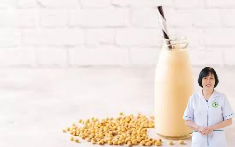 Phụ nữ uống sữa đậu n&agrave;nh c&oacute; v&ocirc; sinh kh&ocirc;ng